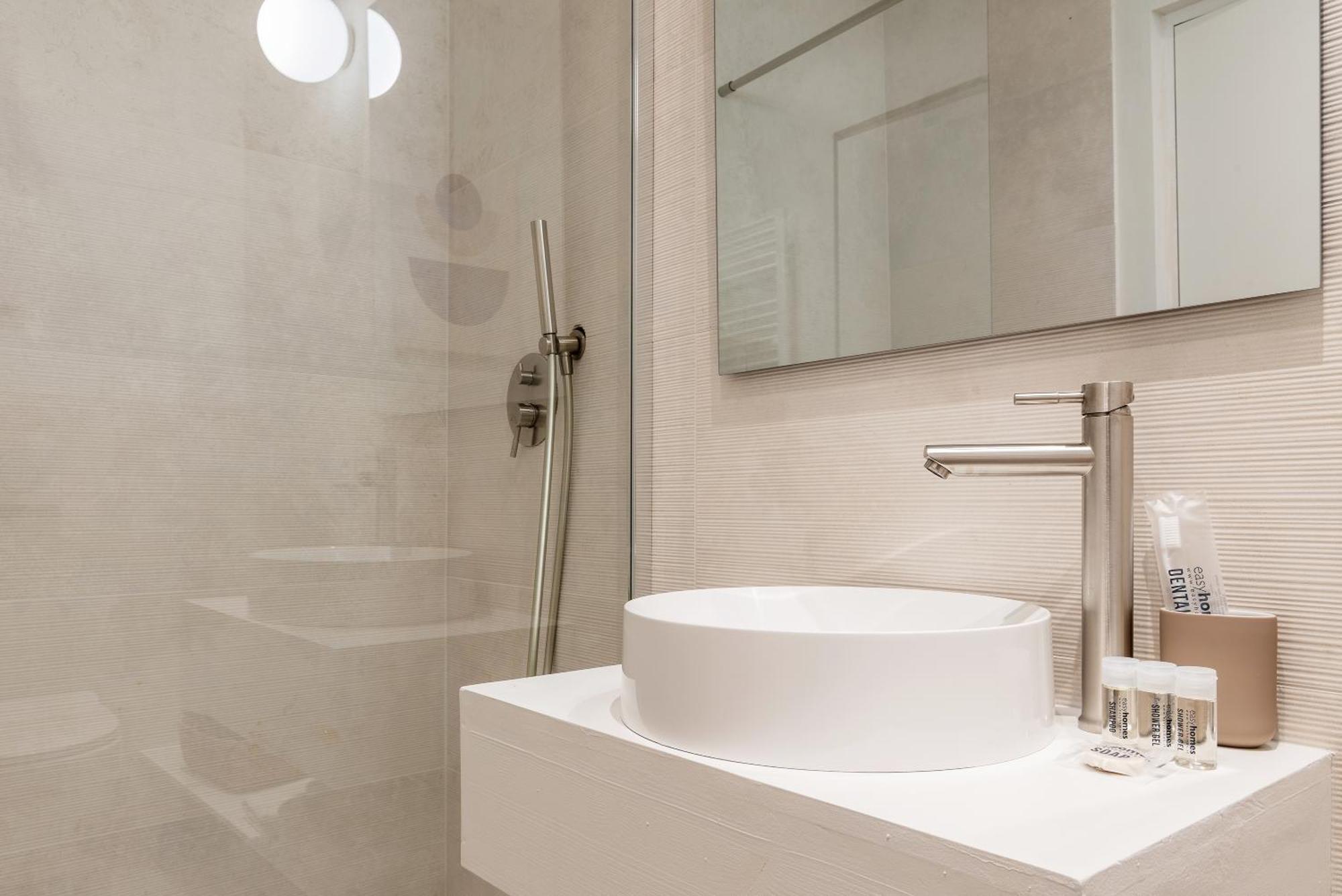 Easyhomes-City Centre Suites Milan Extérieur photo